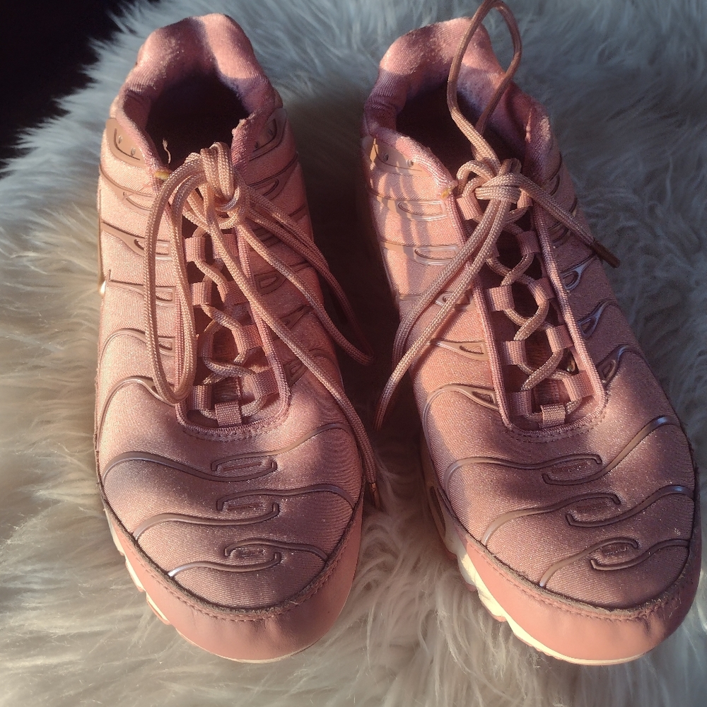 Nike TNT Pink Sneakers.